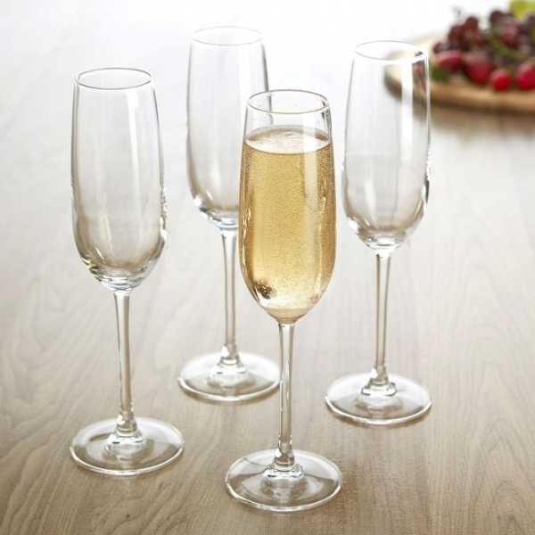 Как выбрать бокалы для шампанского, чтобы не выглядеть «по-деревенски»