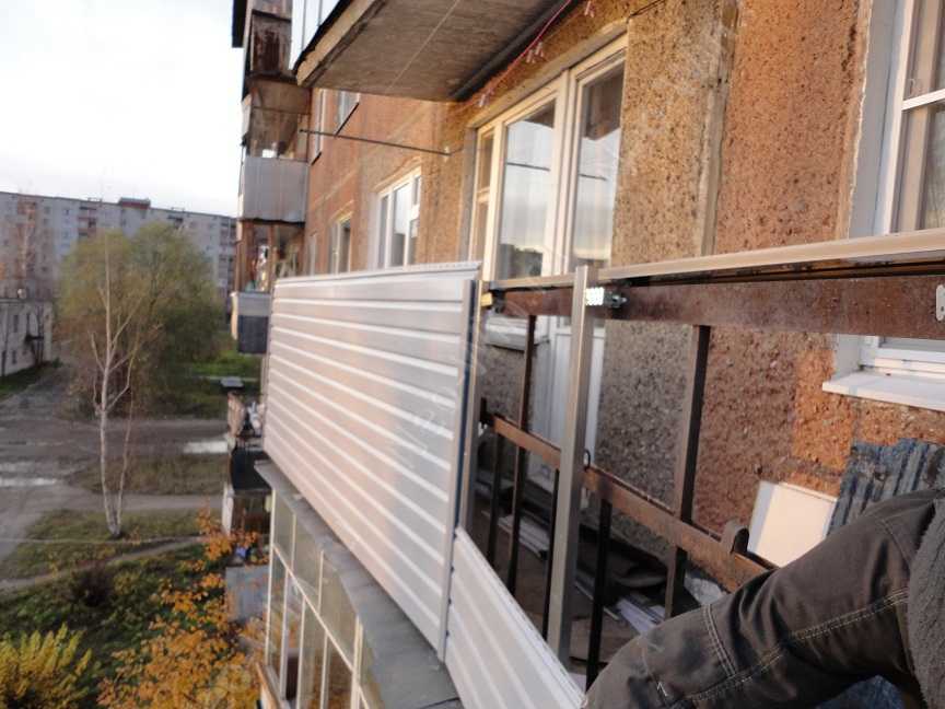 Отделка балконов металлосайдингом, выбираем материал, монтаж