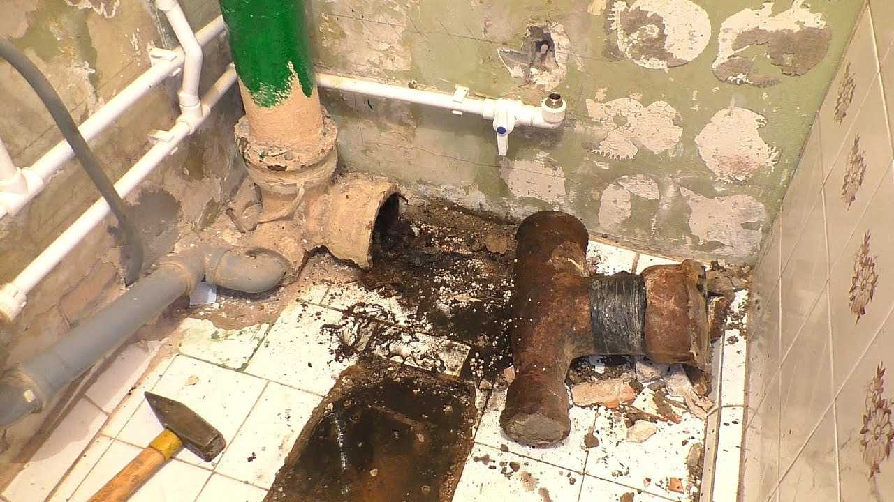 Как поменять канализационные трубы в квартире