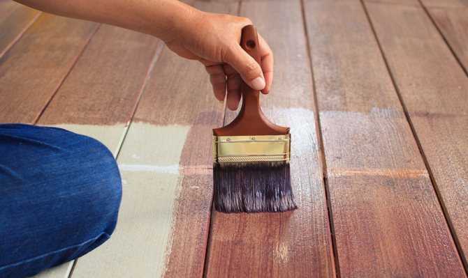Окрашивание деревянных полов: подготовка, нанесение краски, инструменты и материалы