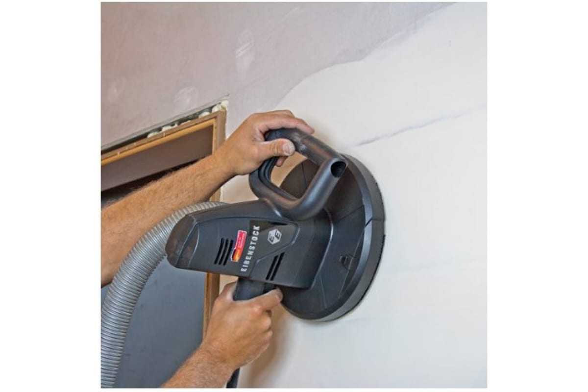 Затирать шпаклевку: как быстро и правильно выполнить работу без пыли на стенах, потолке, на полу и большой плоскости, каковы нюансы финишной зачистки?