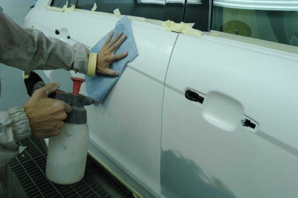 Как снять краску с пластика: как удалить с бампера авто, лучшие смывки для старой краски