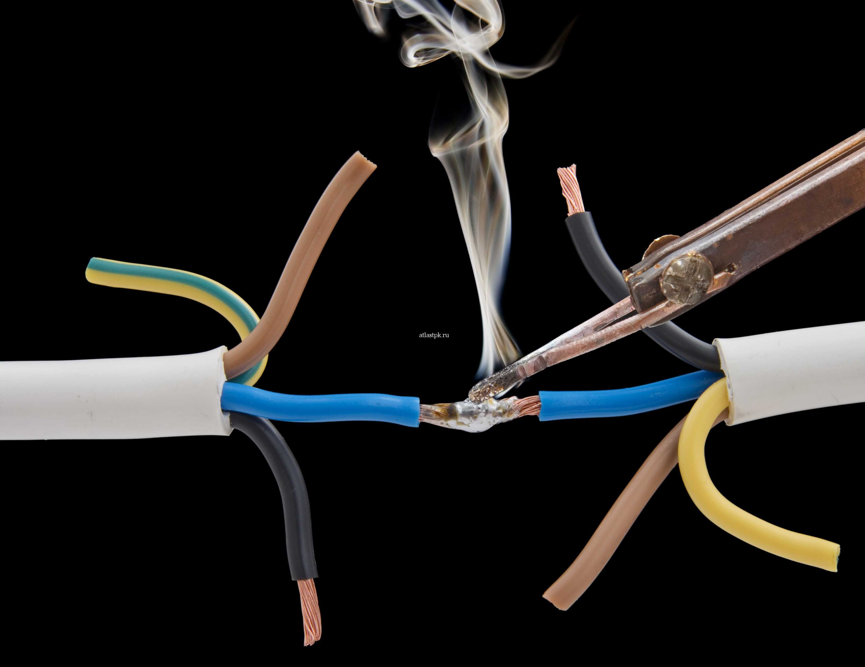 Для соединения проводов используют. Пайка. Соединение проводов пайкой. Соединение проводки пайкой. Соединительная кабельная муфта медь алюминий. Вариант соединения пайки многожильного провода.