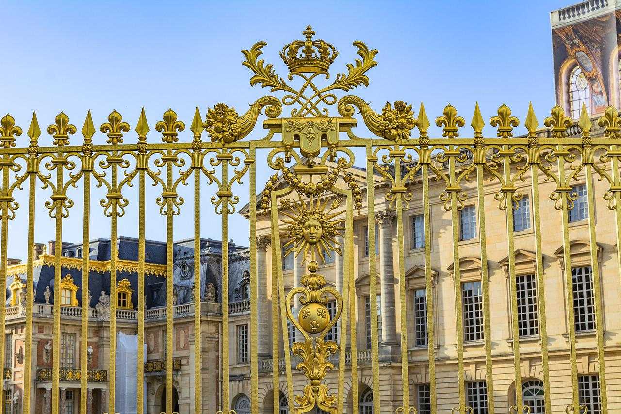 Версаль келісім. Версальский дворец дворцы Франции. Версальский дворец Версаль Барокко. Версаль резиденция французских королей.