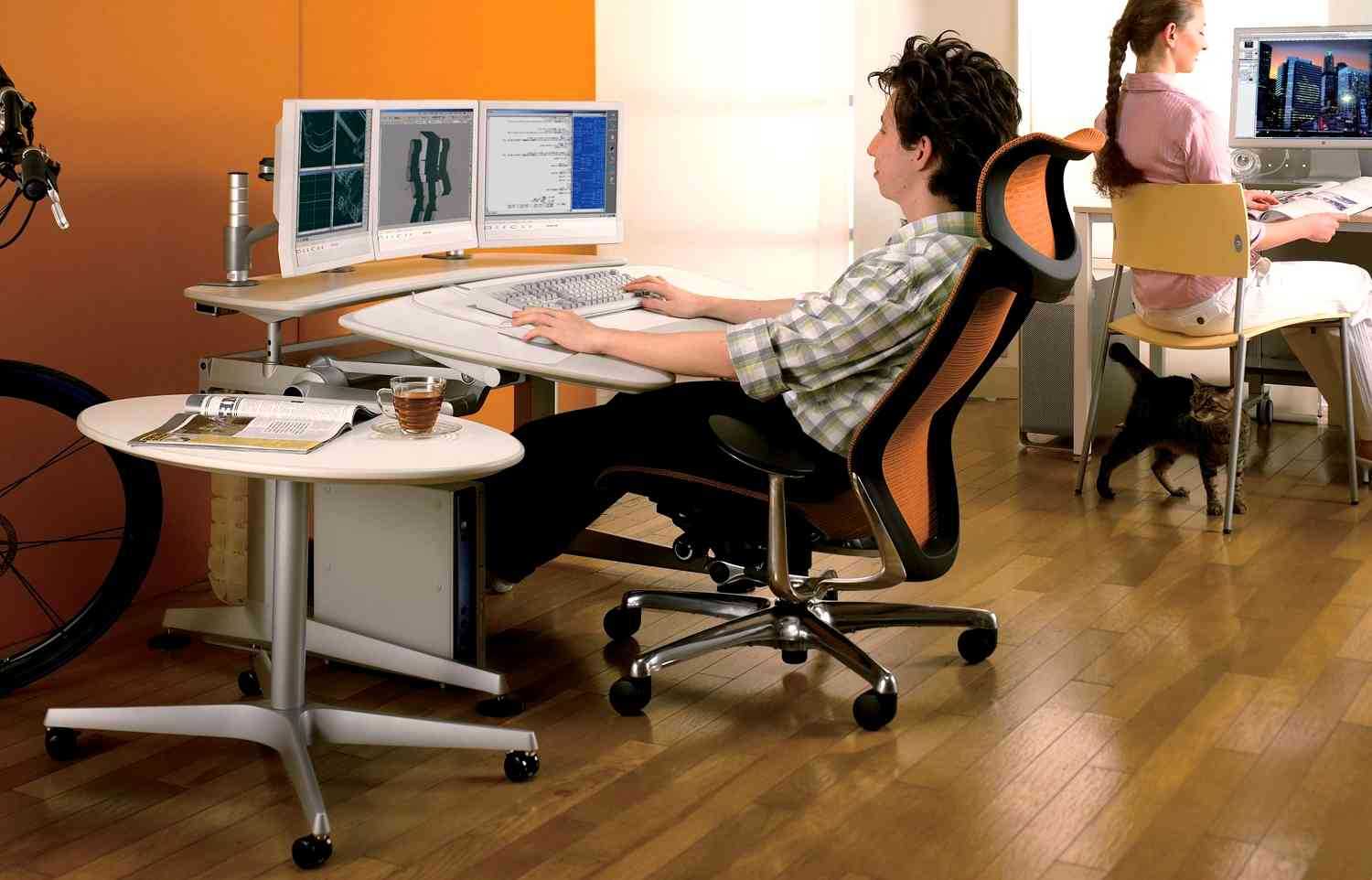 Достоинства и недостатки ламината для офиса + как не испортить ламинат колесиками офисных кресел