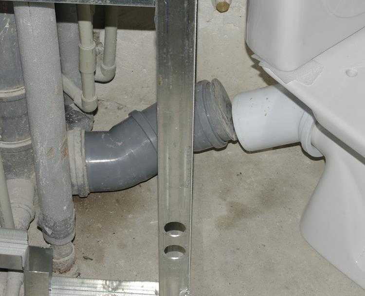 Подключение унитаза к канализации: гофрой и пластиковыми коленами