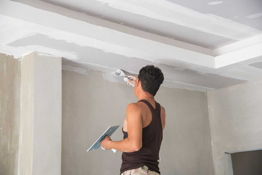 Можно ли шпаклевать по водоэмульсионной краске потолок