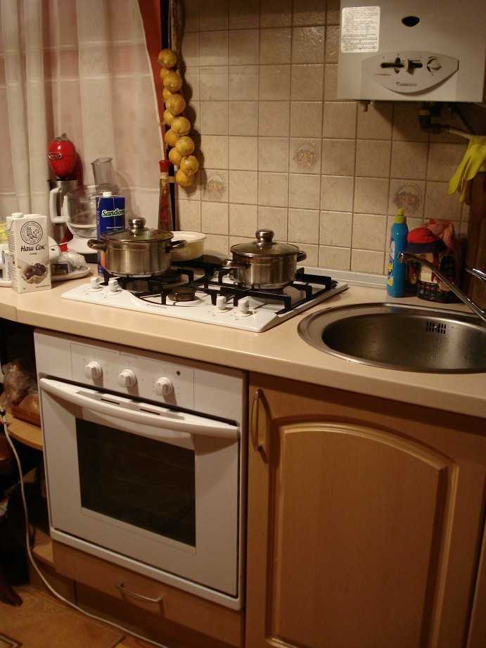 Нужна ли вытяжка на кухне: с электрической и газовой плитой, для чего