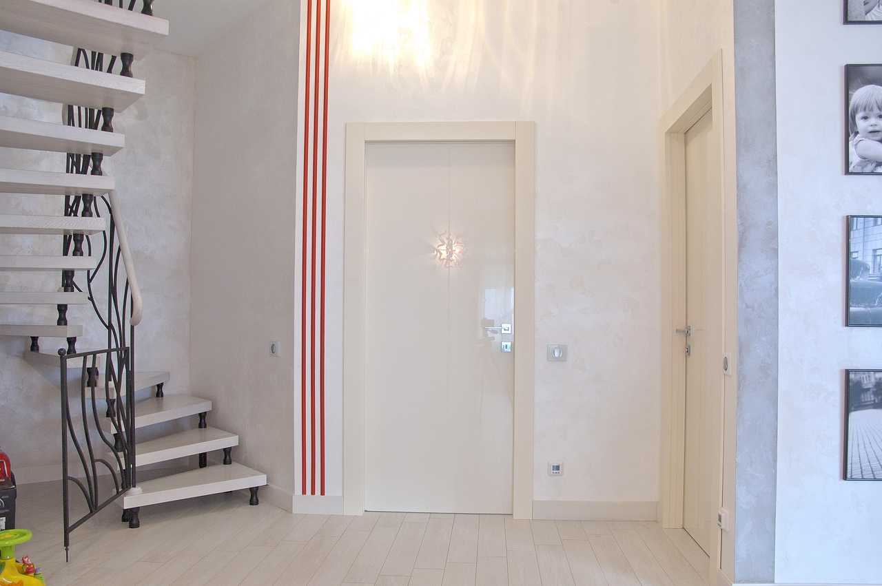 Межкомнатные двери в интерьере квартиры. 60 фото 2020