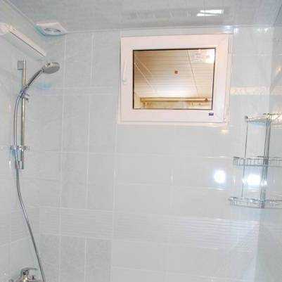Окно в ванной комнате: важные нюансы и тонкости дизайна