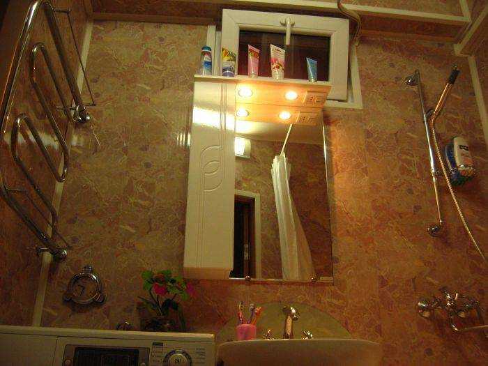 Окно в ванной комнате в частном доме: дизайн - 24 фото