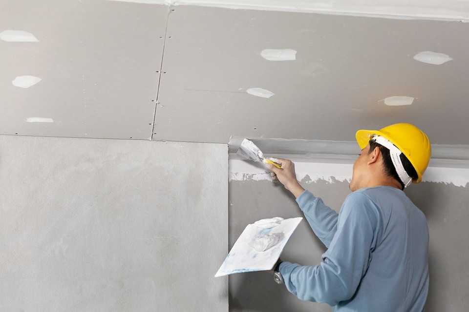 Как правильно шпаклевать потолок под покраску своими руками: какой шпаклёвкой и сколько раз (видео) | proпотолки