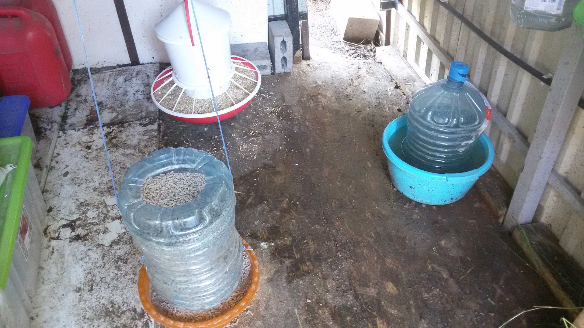Кормушки для кур из канализационной трубы