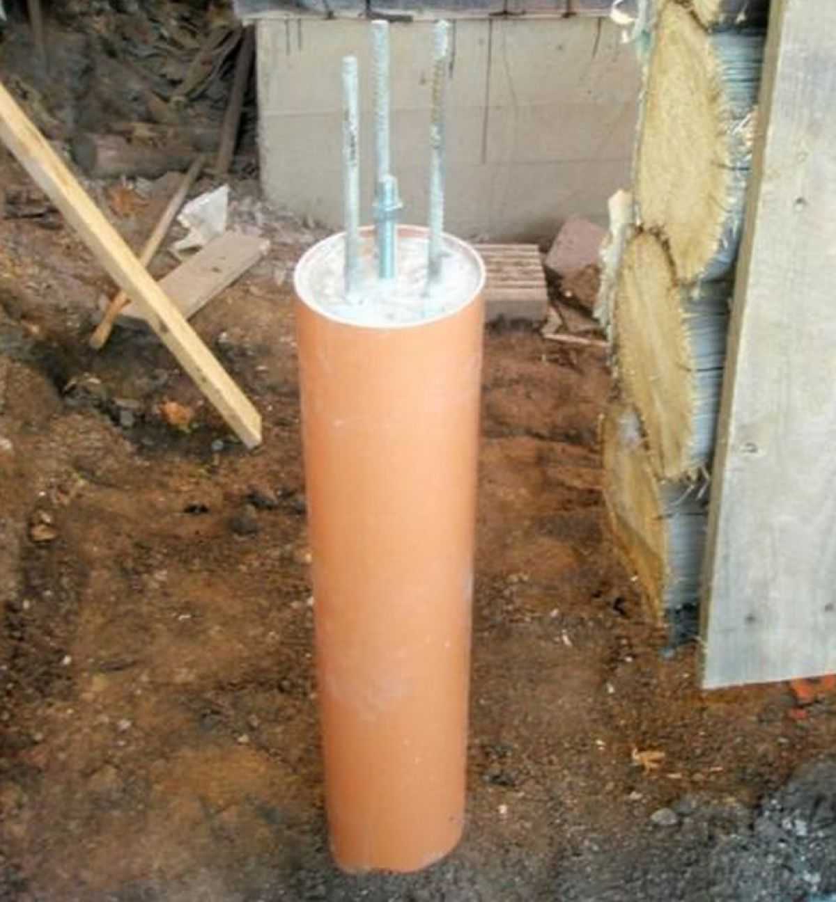 Сваи из канализационных пластиковых труб: плюсы и минусы использования для возведения свайного фундамента своими руками
