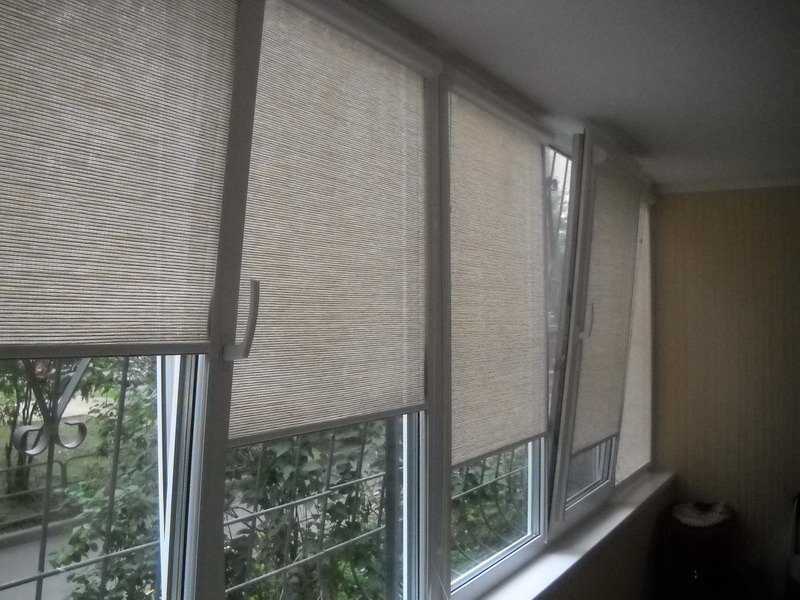 Солнцезащитные шторы на пластиковые окна: рулонные, пленка