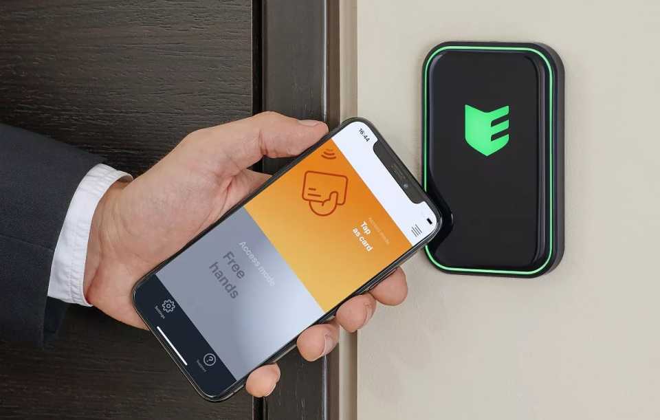 Добавить пропуск в nfc. Считыватель скуд. смартфон это дверь. первый смартфон с nfc. открой телефон.