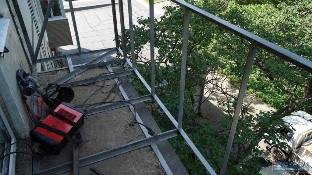 Самостоятельное строительство веранды на даче из металлопрофиля: порядок работ