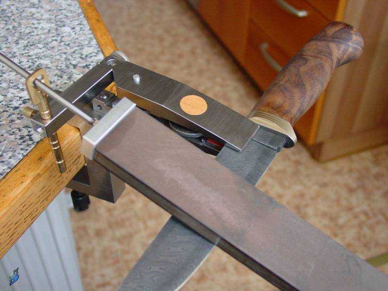 Приспособление для заточки ножей – необходимый инструмент в хозяйстве