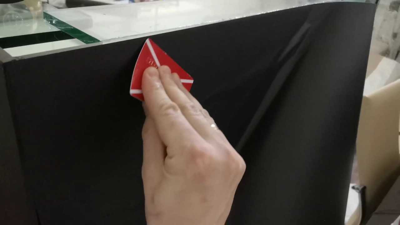 Как правильно клеить наклейки на ногти: пошаговая инструкция