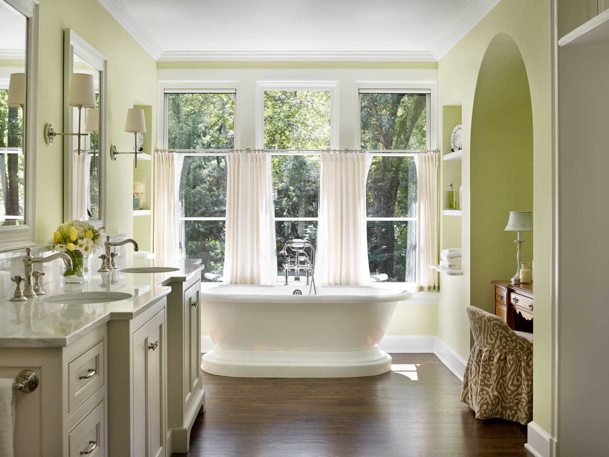 Окно в ванной комнате - оформляем со вкусом! 90 фото примеров дизайна.