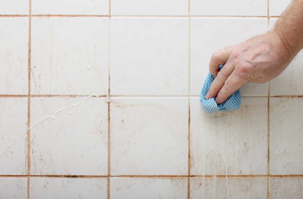 Как почистить швы между плиткой в ванной в домашних условиях: советы с видео