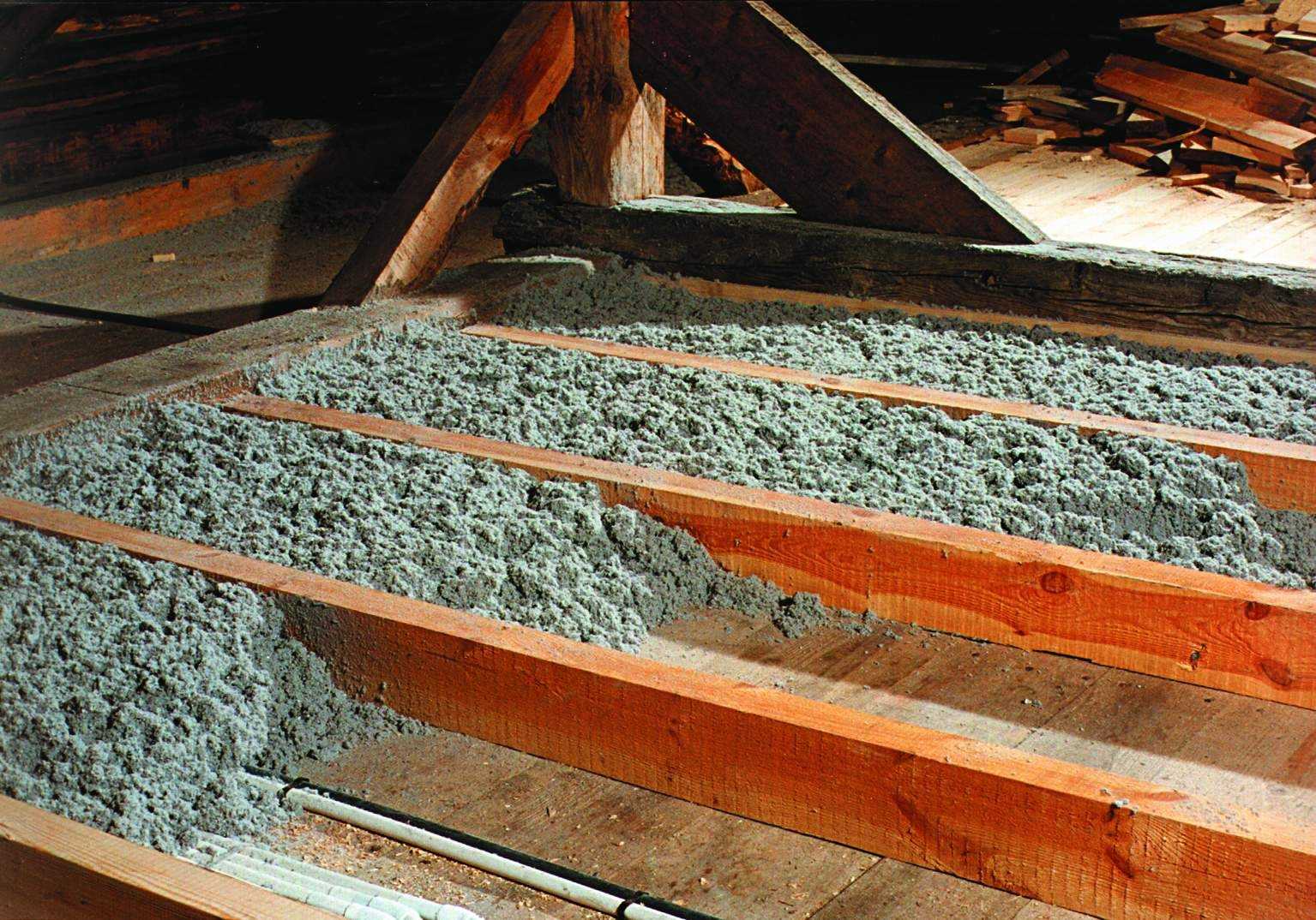 Утепление керамзитом в деревянном доме, бане, на чердаке, крыше: какой слой нужен для потолка, фото и видео