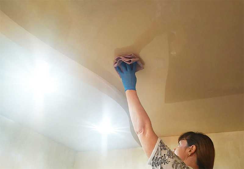 Чем отмыть тканевый натяжной потолок после протечки