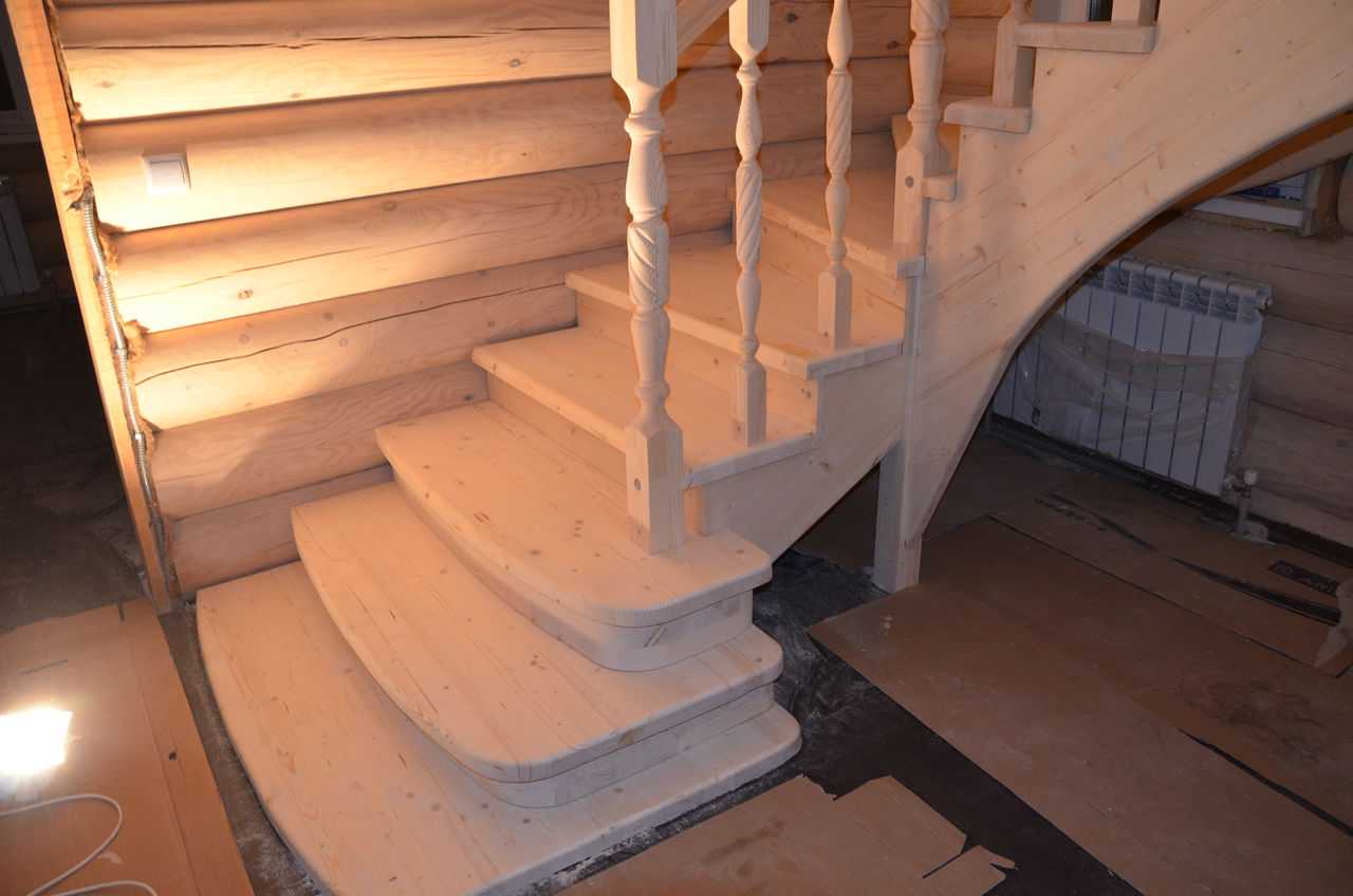 Выбор краски для межэтажной лестницы из дерева