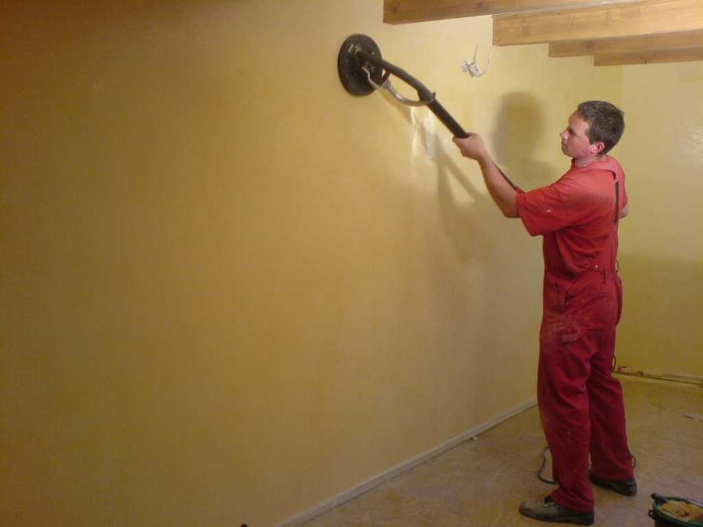 Как затереть шпаклевку на стене под покраску